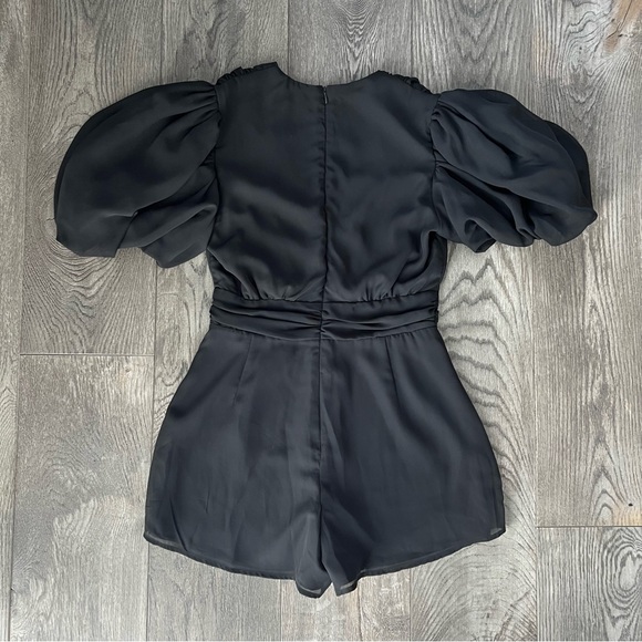 NASTY GAL Deep V Neck Puff Sleeve Black Shorts Romper Size 6 - Picture 5 of 10